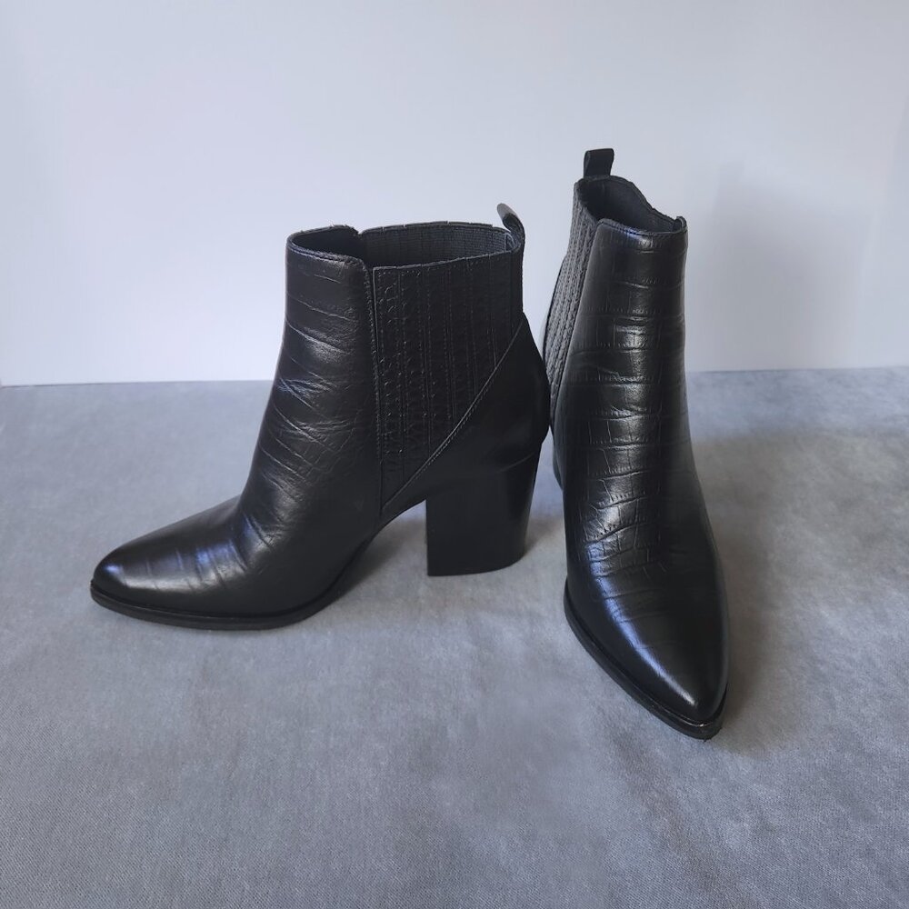 NEW Marc Fisher Chic Black Leather Ankle Boots Crocodile Pattern Size 8.5 M NWOB